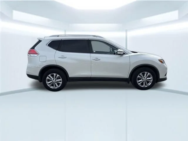 Used 2016 White Nissan SV image 5