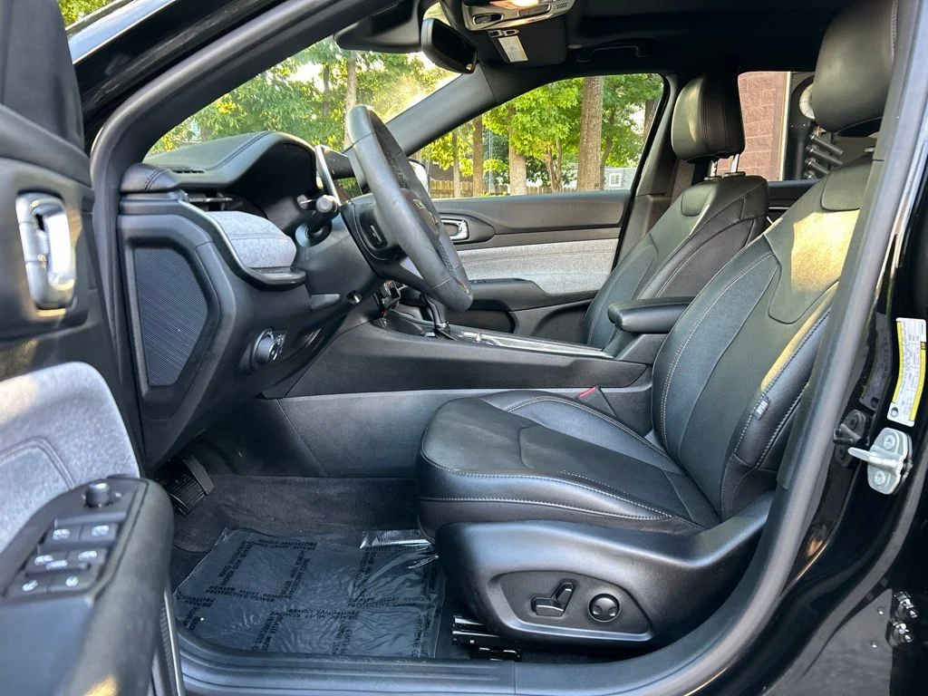 Used 2023 Black Jeep Latitude Lux image 14