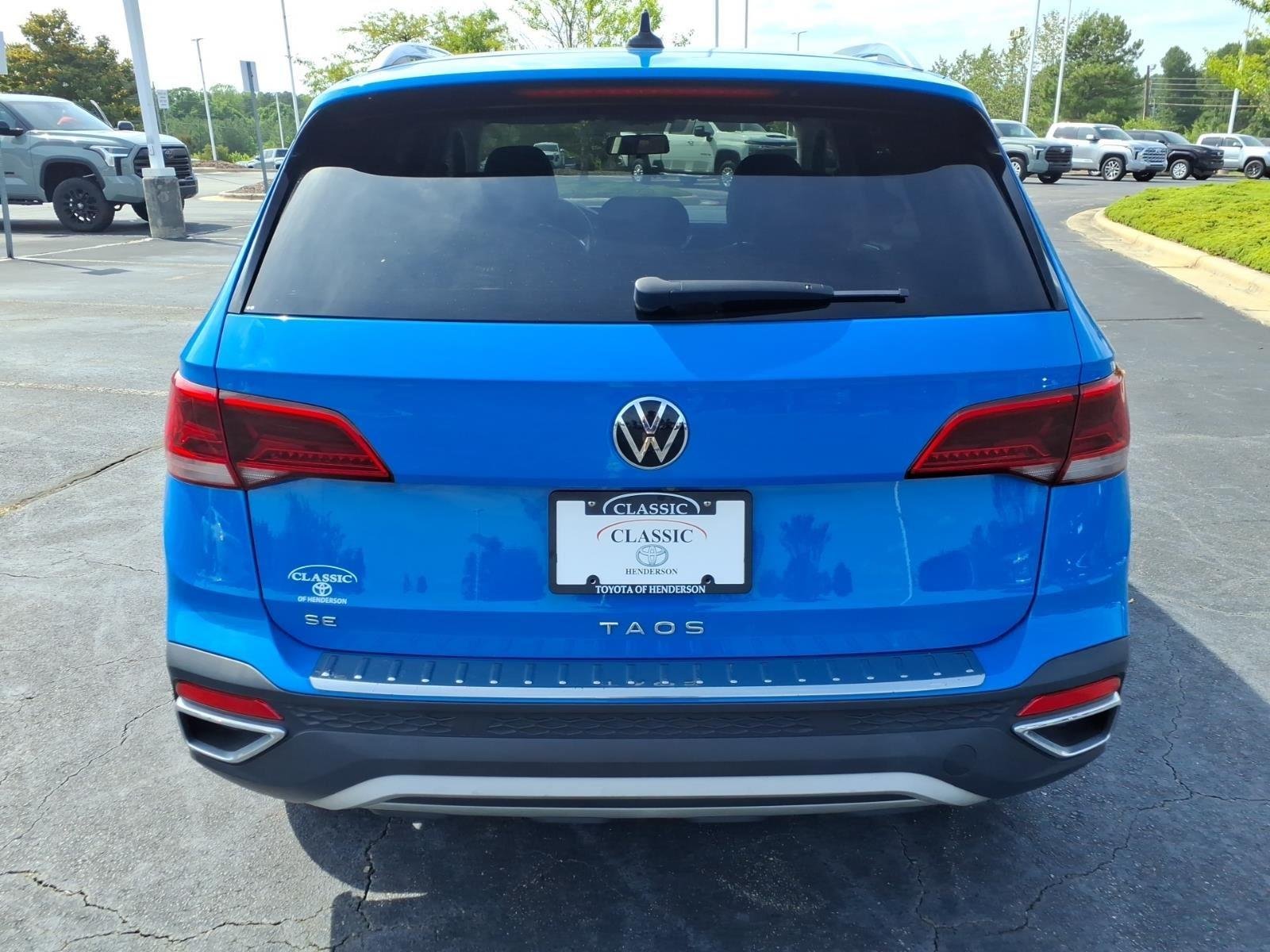 Used 2022 Cornflower Blue Volkswagen SE image 9