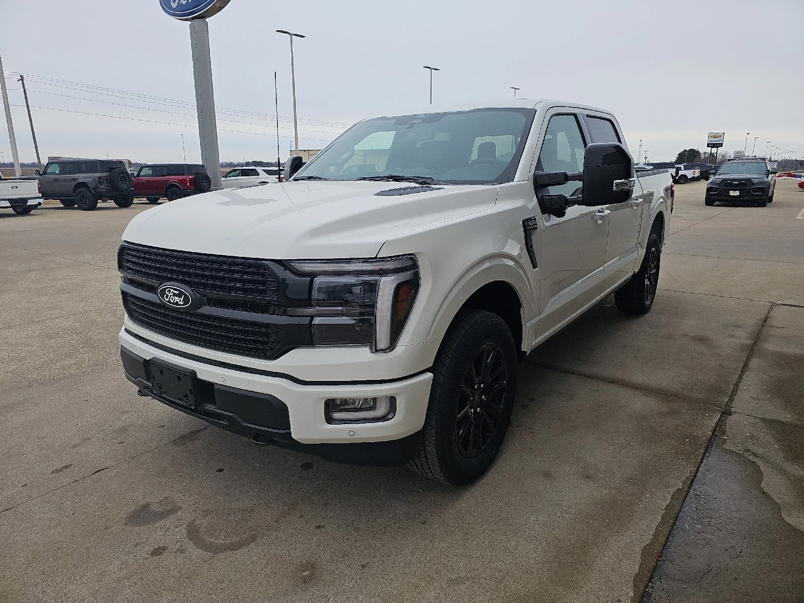 New 2025 Star White Metallic Tri-Coat Ford Platinum® image 22