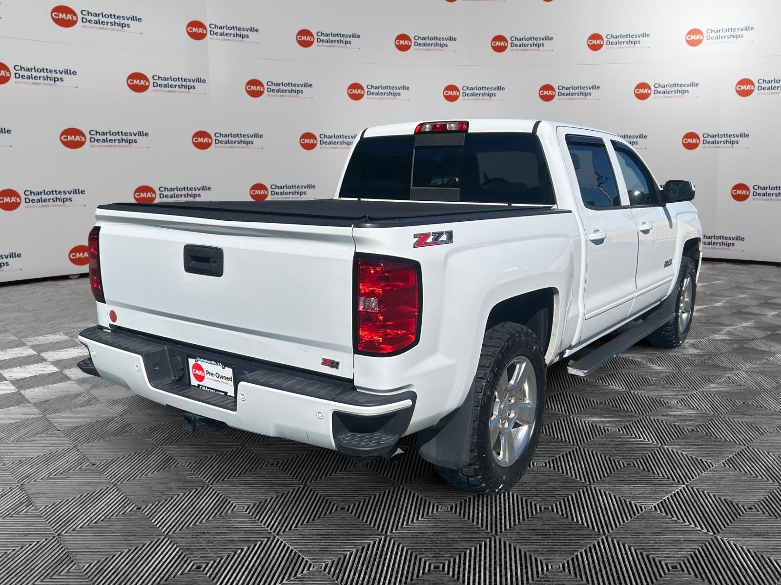 Used 2017 Summit White Chevrolet LT image 5