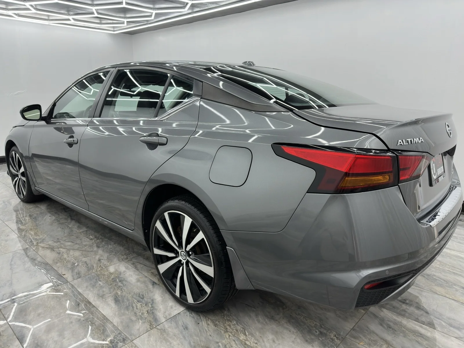 Used 2022 Gun Metallic Nissan 2.5 SR image 4