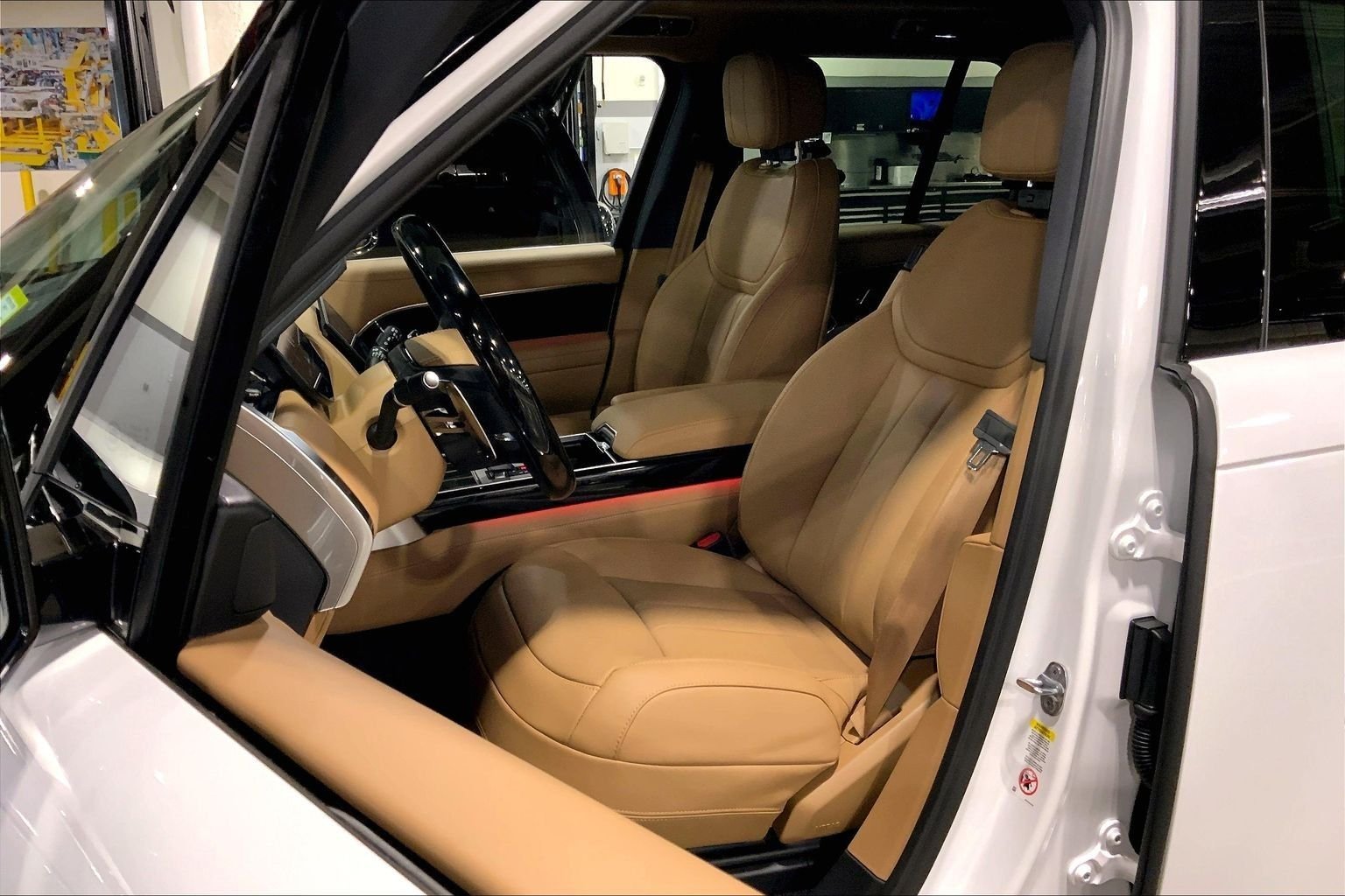 New 2026 Ostuni Pearl White LAND ROVER SE image 9