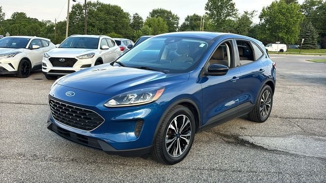 Used 2022 Ford Escape SE with VIN 1FMCU0G68NUB64894 for sale in Delaware, OH