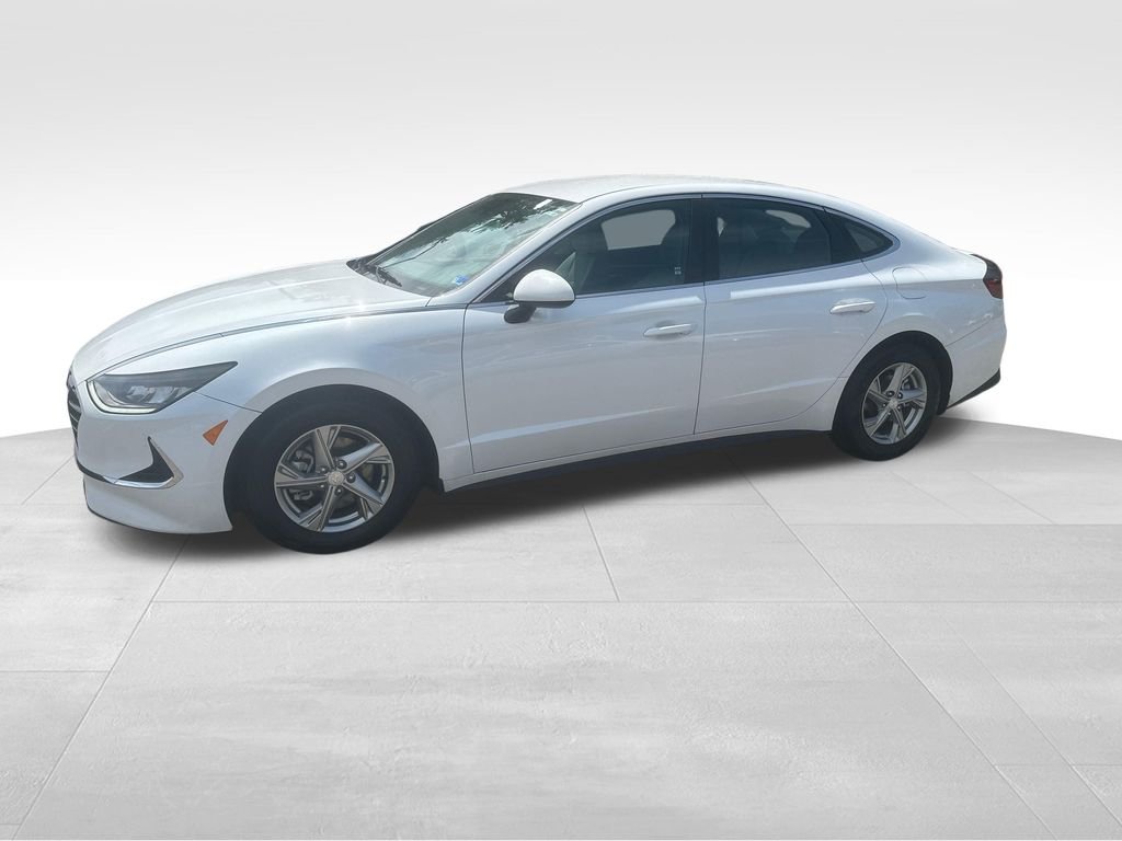 Used 2021 Gray Hyundai SE image 4
