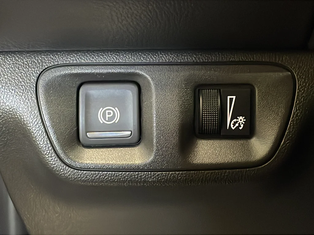 Used 2023 Black GMC SLT image 28