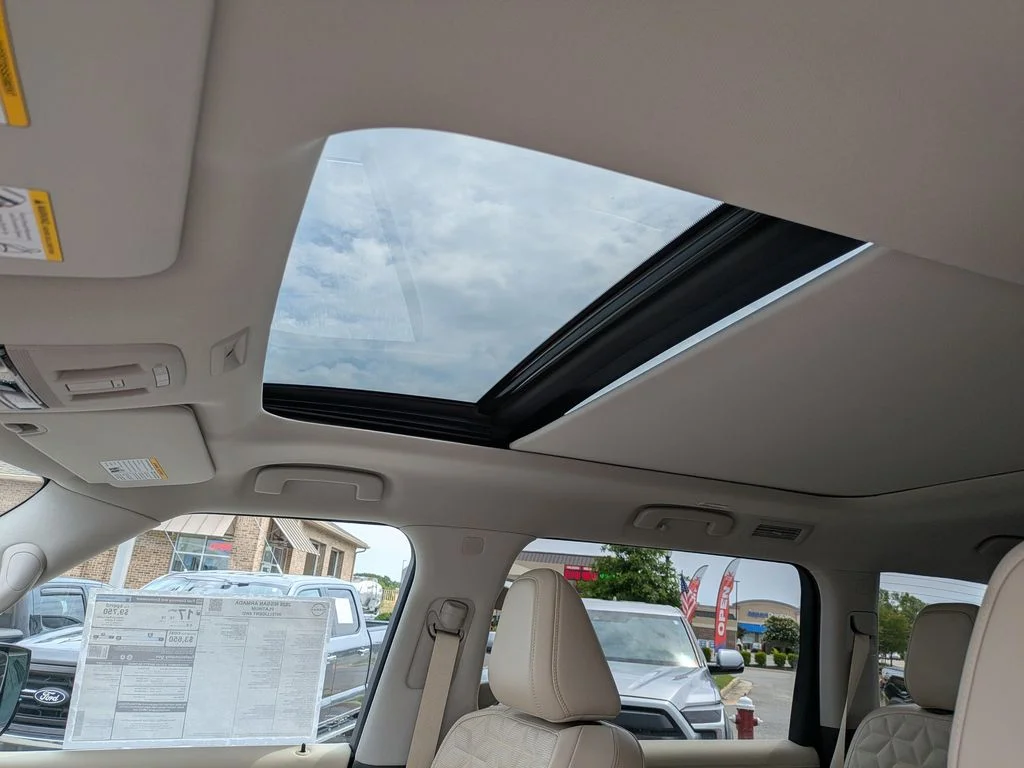 New 2026 Aspen White TriCoat / Super Black Two-tone Nissan Platinum image 20
