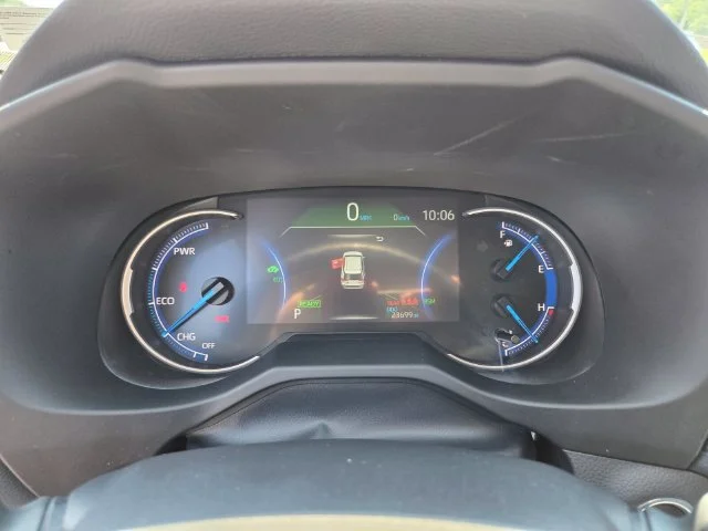 Used 2025 White Toyota XLE image 33