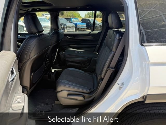 New 2025 Bright White Clear-Coat Exterior Paint Jeep Altitude X image 17