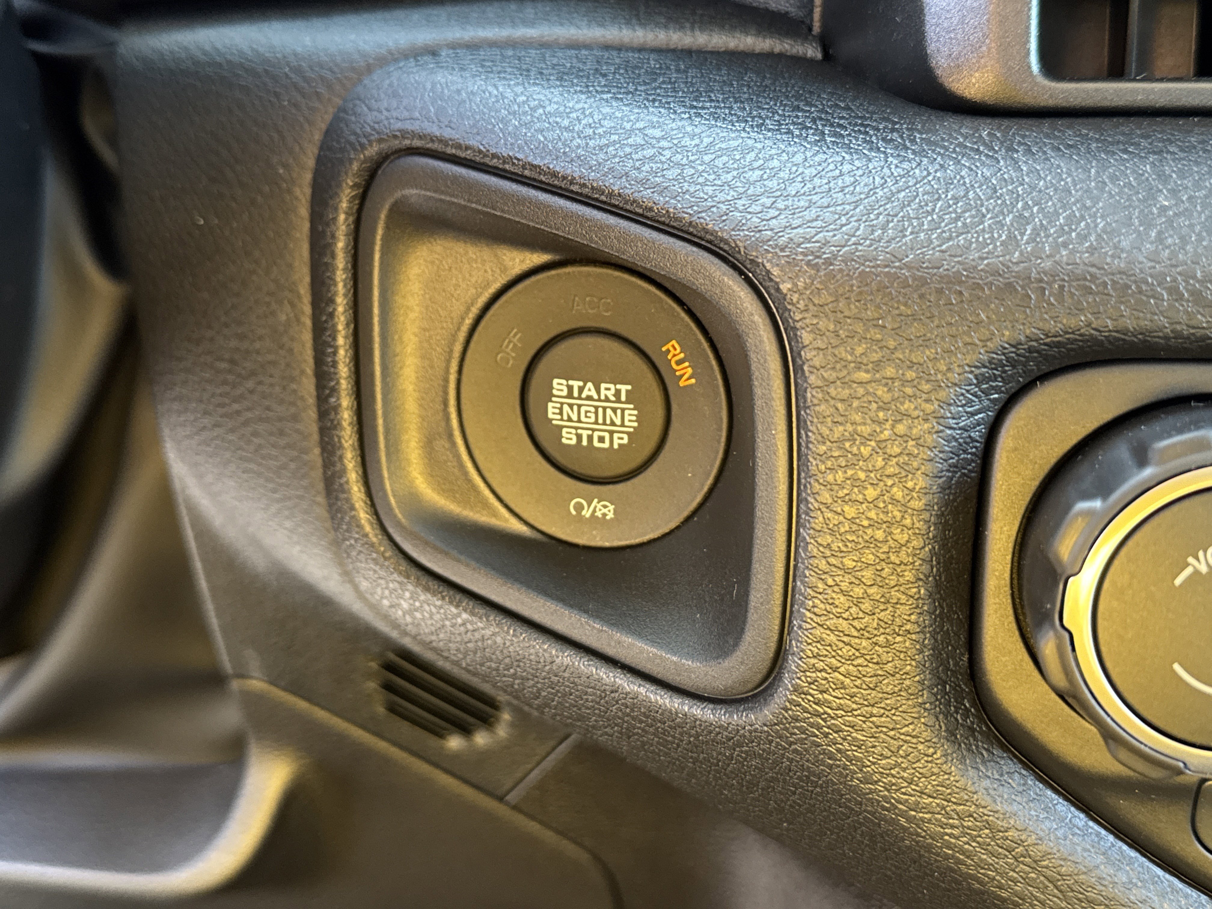 New 2026 Reign Exterior Paint Jeep Sport S image 36