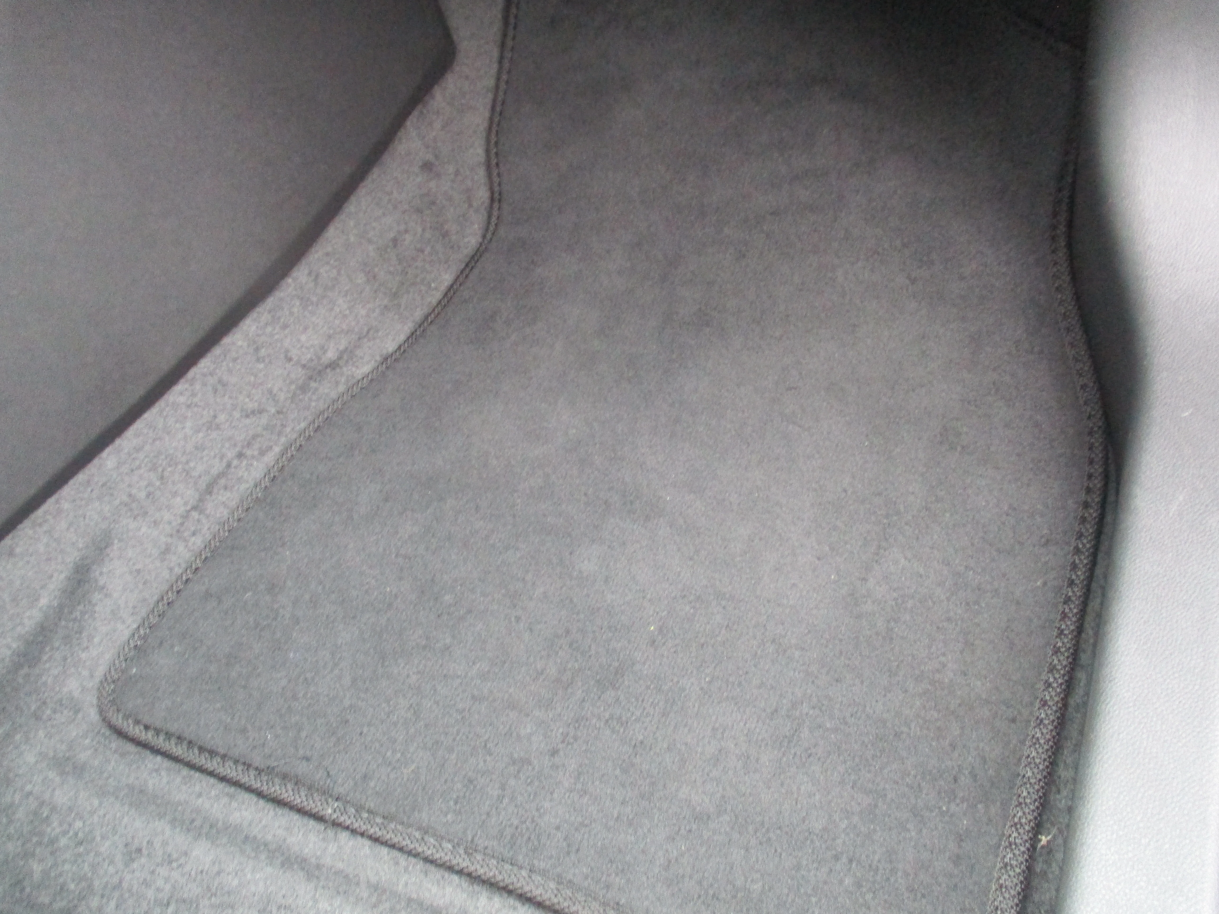 Used 2025 Sterling Gray Metallic Chevrolet LT FWD image 32
