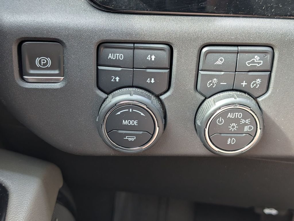 Used 2024 Black Chevrolet ZR2 image 18