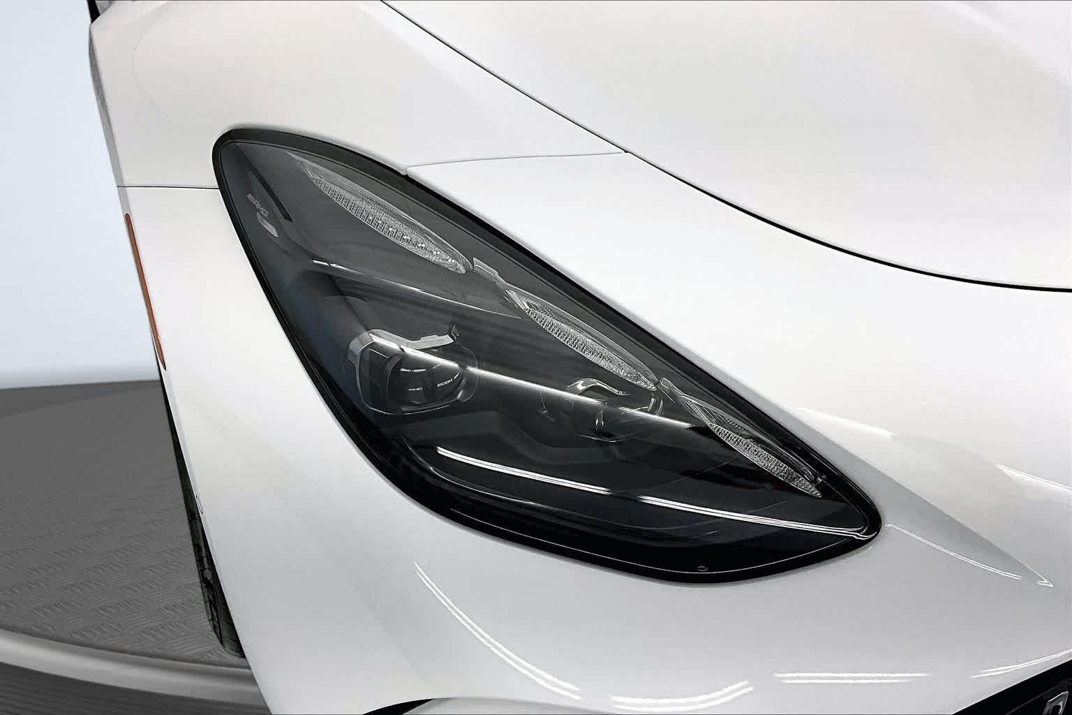 New 2026 MANUFAKTUR Moonlight White Metallic Mercedes-Benz AMG® GT 55 Coupe image 20