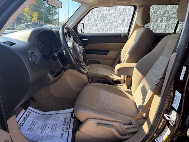 Used 2014 Rugged Brown Pearlcoat Jeep Latitude image 13