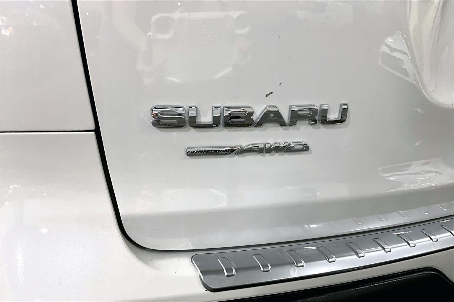 Used 2023 Crystal White Pearl Subaru Limited image 31
