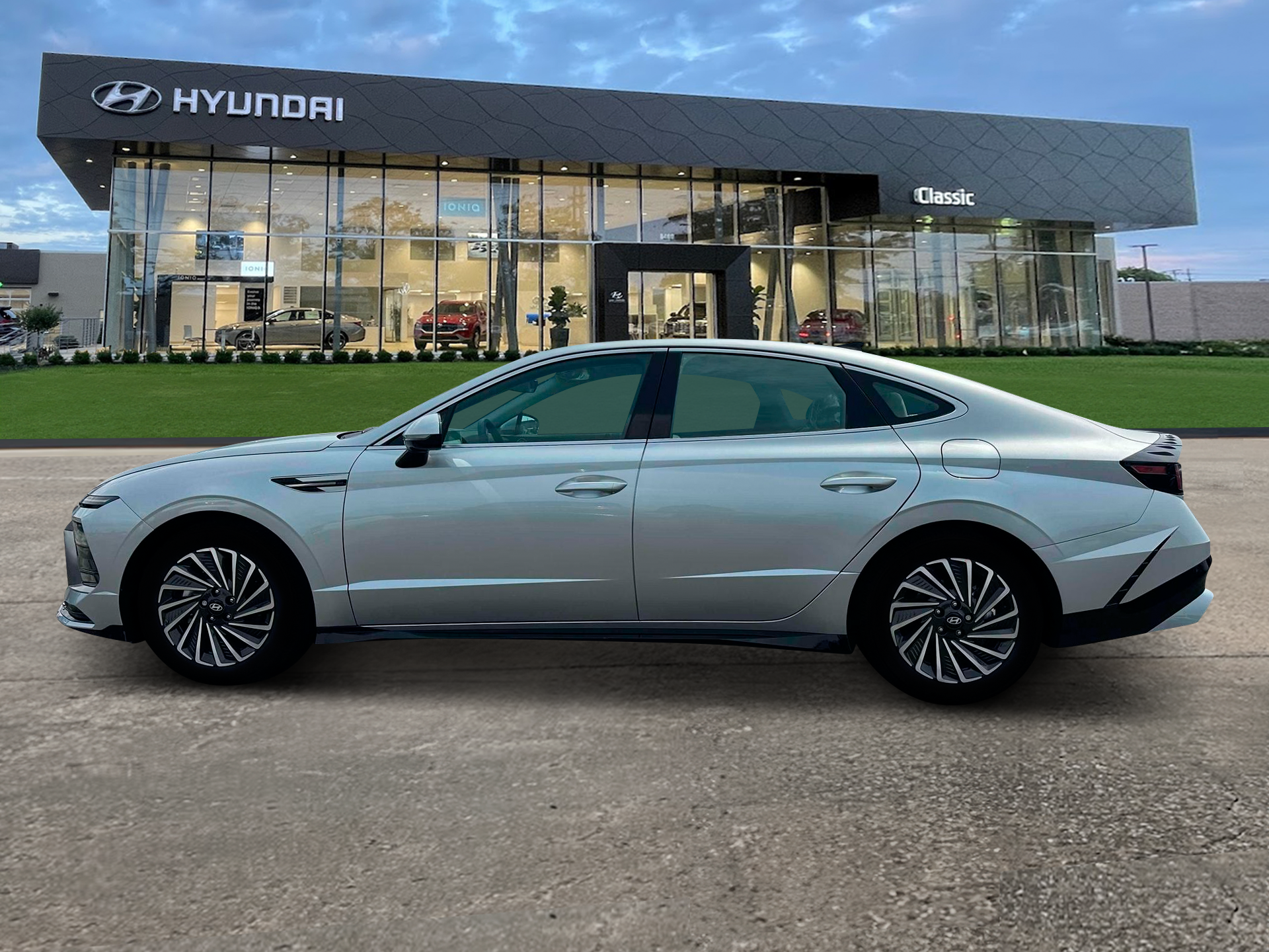 Used 2025 Aero Silver Metallic Hyundai SEL image 3