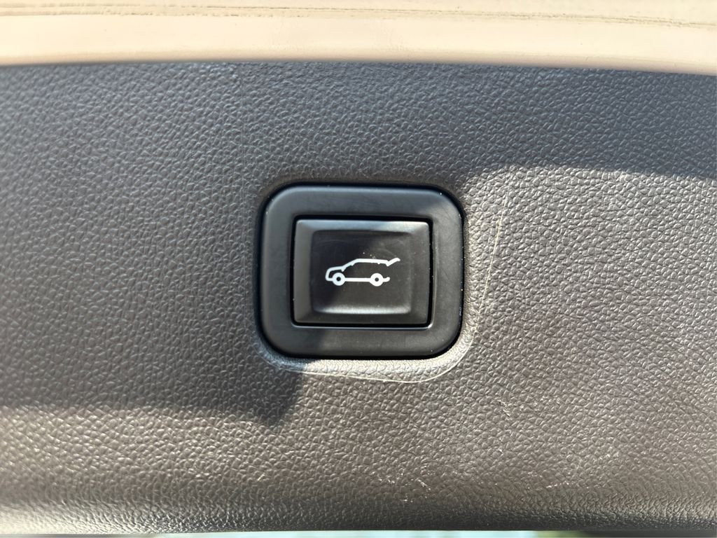 Used 2020 White Chevrolet LT image 14