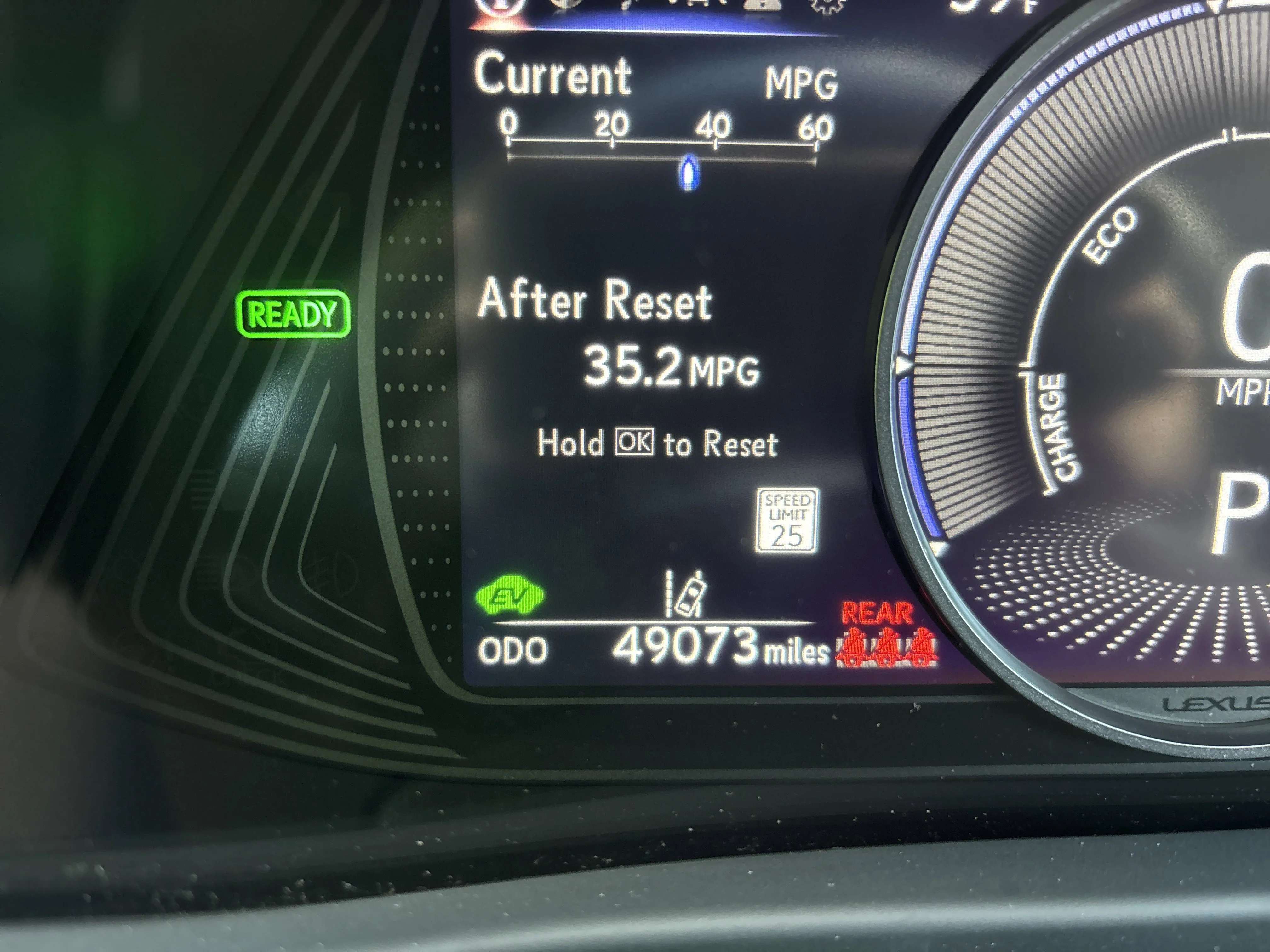 Used 2024 Iridium Lexus UX 250h Premium image 22