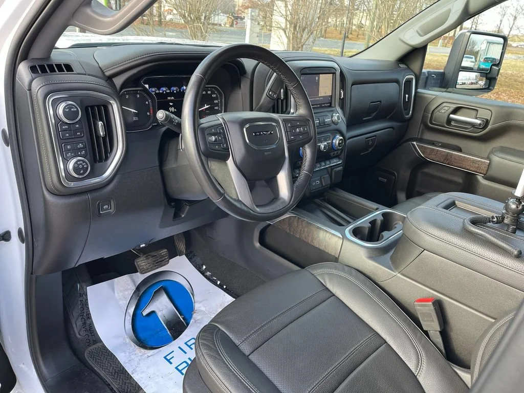 Used 2022 Summit White GMC Denali image 9