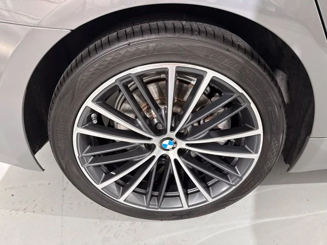Used 2021 Gray BMW 530i xDrive image 15