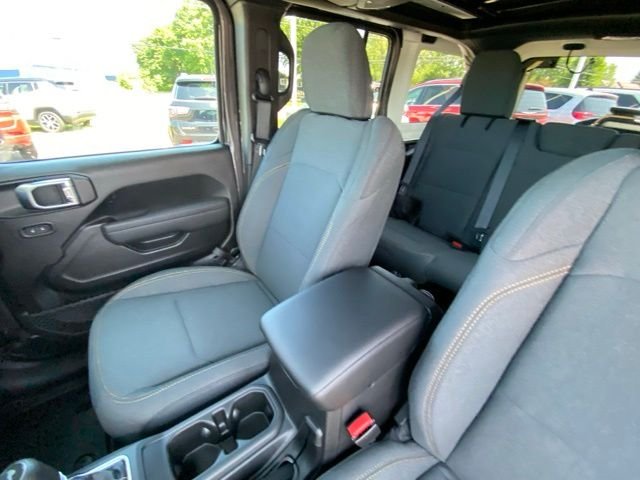 New 2026 Granite Crystal Metallic Clear-Coat Exterior Paint Jeep Sport S image 10
