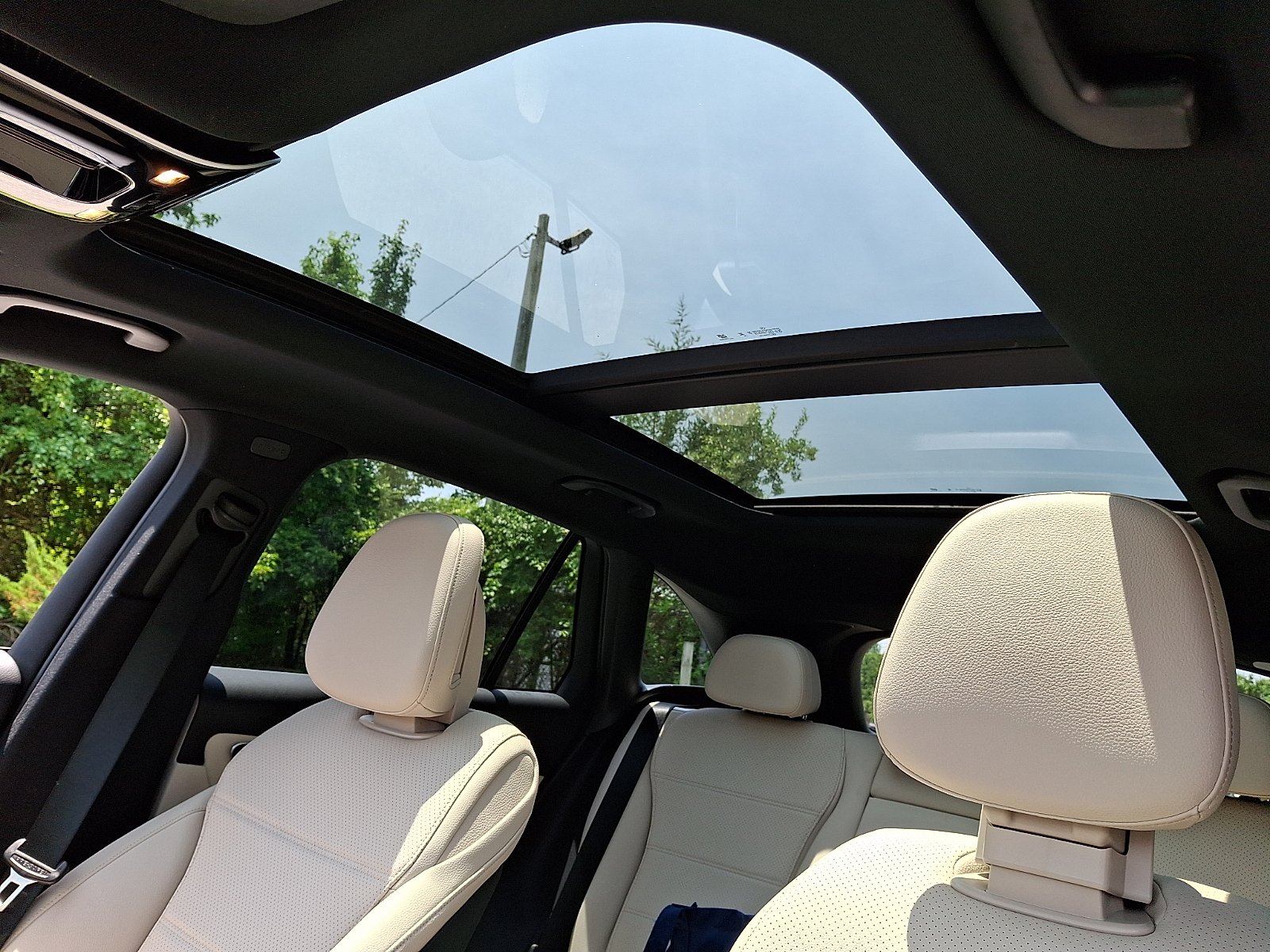 New 2026 Polar White Mercedes-Benz GLC 300 image 12