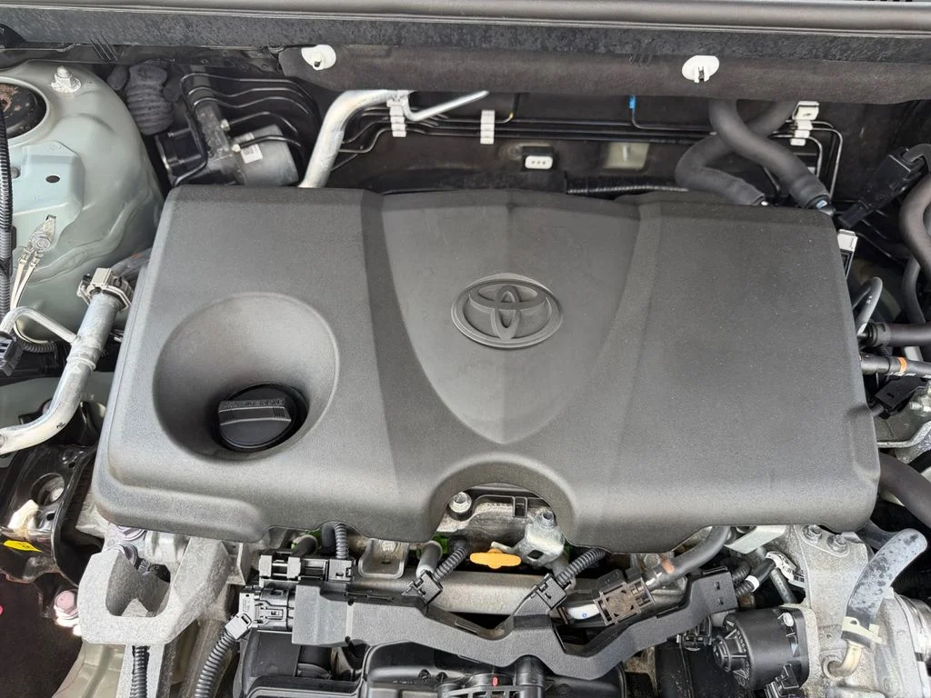 Used 2022 Green Toyota XLE Premium image 20