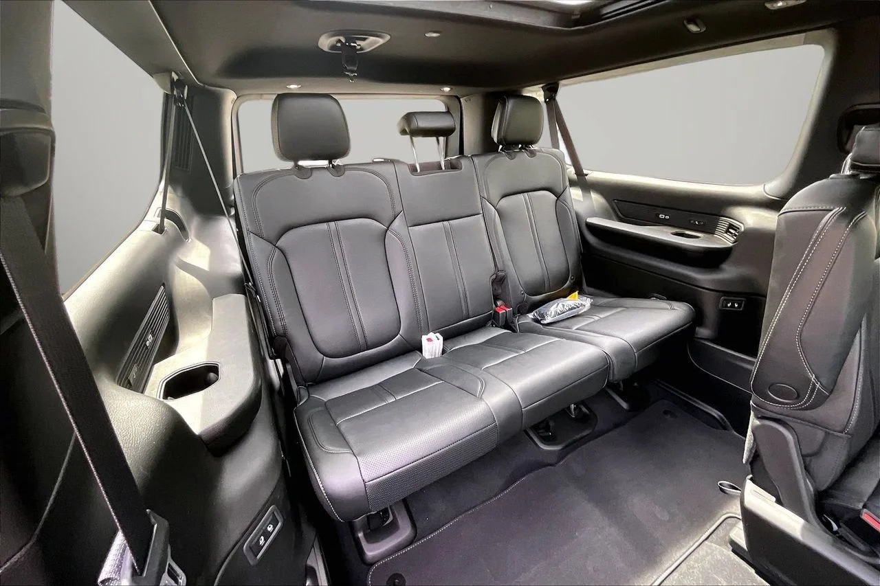 New 2026 Baltic-Gray Metallic Clear-Coat Exterior Paint Jeep Limited Altitude image 24