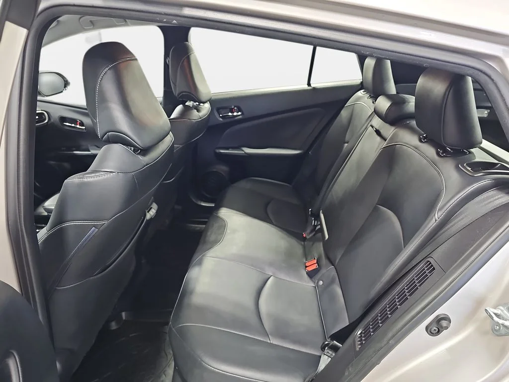 Used 2020 Silver Toyota XLE image 12