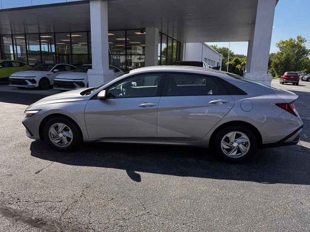 Used 2026 Fluid Metal Hyundai SE image 7