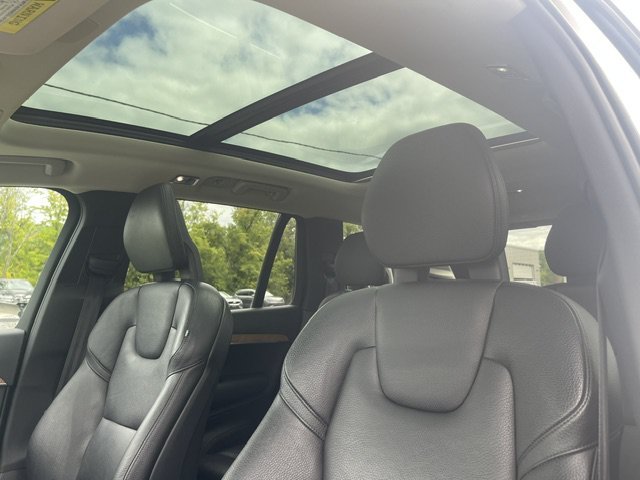 Used 2021 Silver Volvo Momentum image 7