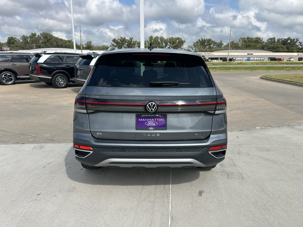 Used 2025 Pyrite Silver Metallic Volkswagen SE 4Motion image 14