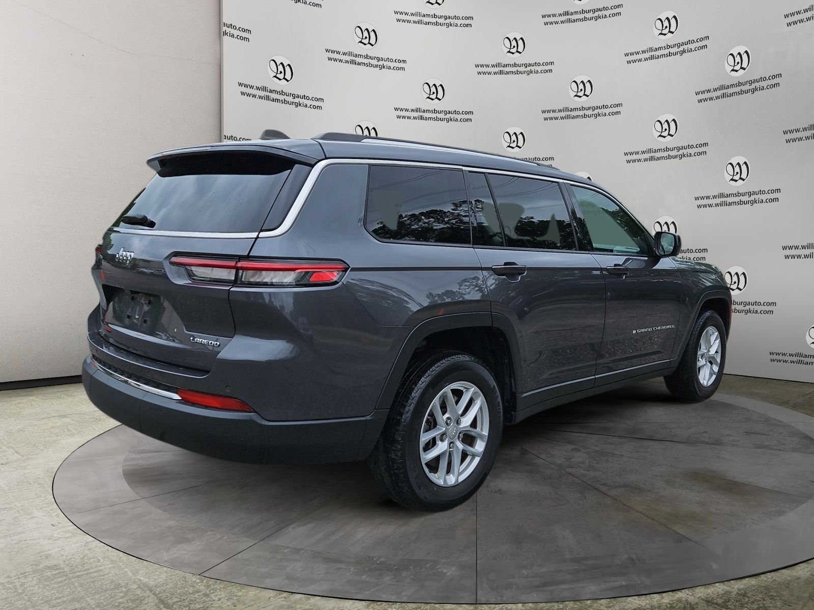 Used 2023 Gray Jeep Laredo image 5