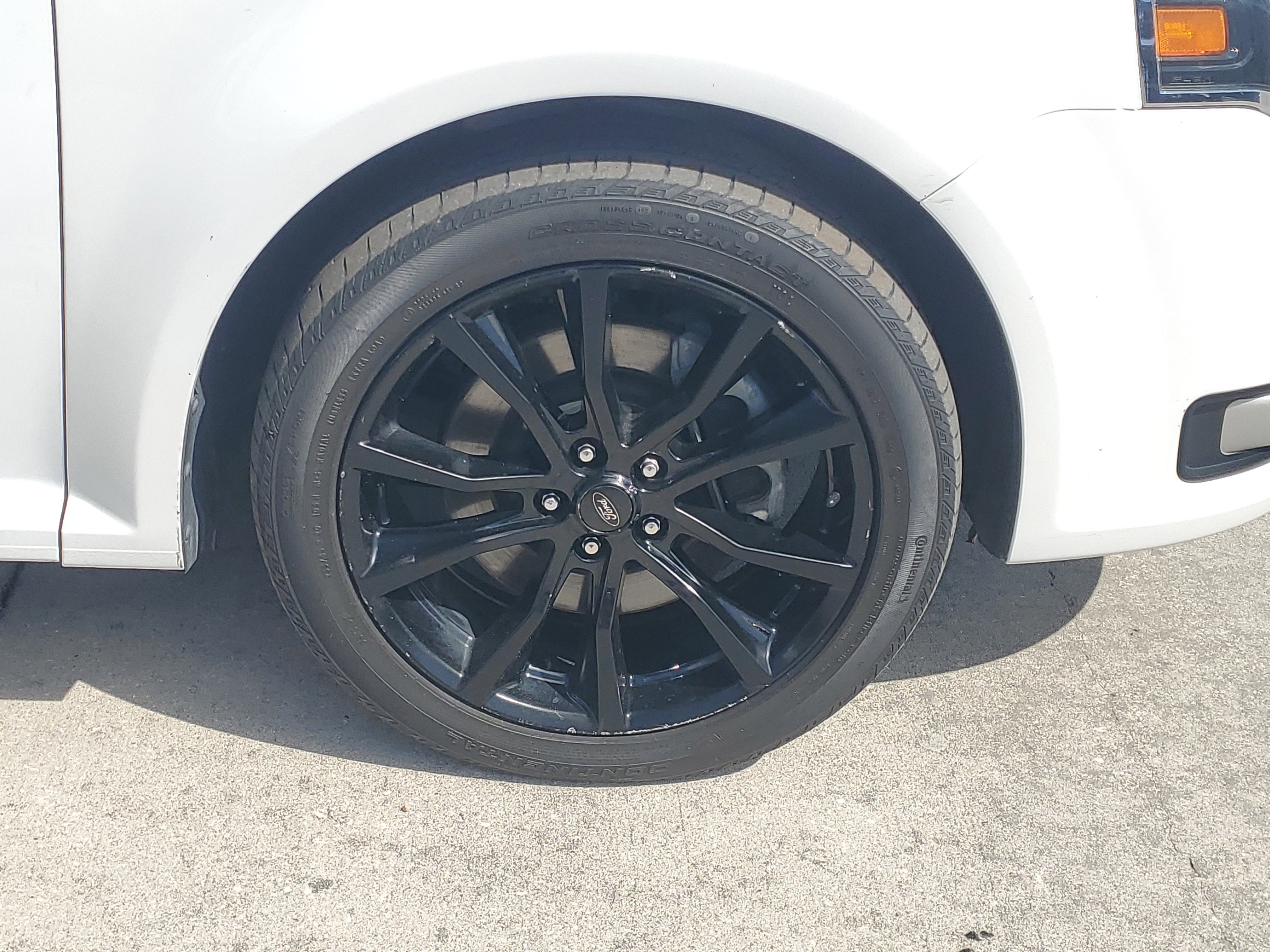 Used 2019 Oxford White Ford SEL image 6
