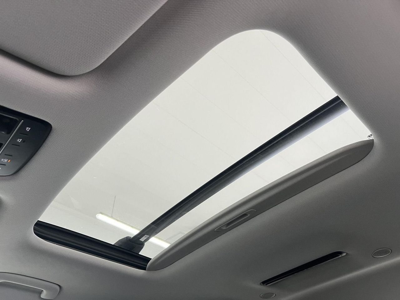 New 2027 Creamy White Pearl Hyundai SEL Premium 8P image 22