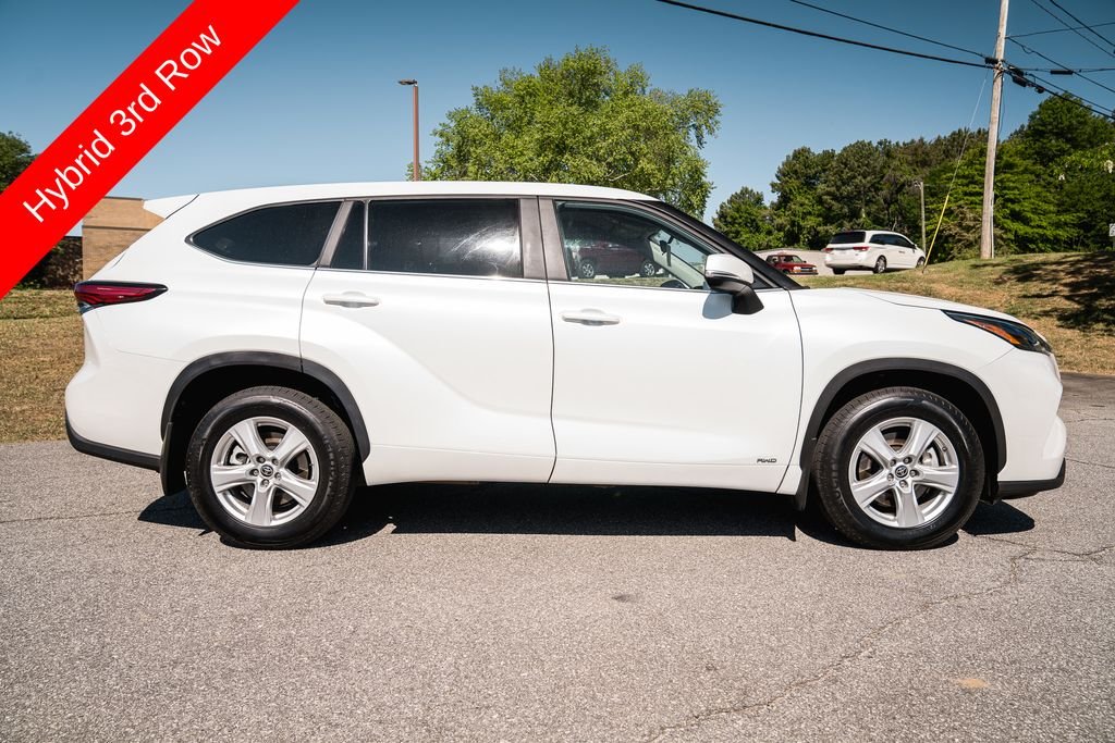 Used 2023 Wind Chill Pearl Toyota LE image 9