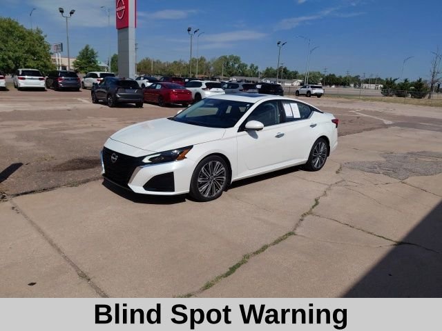 Used 2023 Pearl White Nissan 2.5 SL image 9