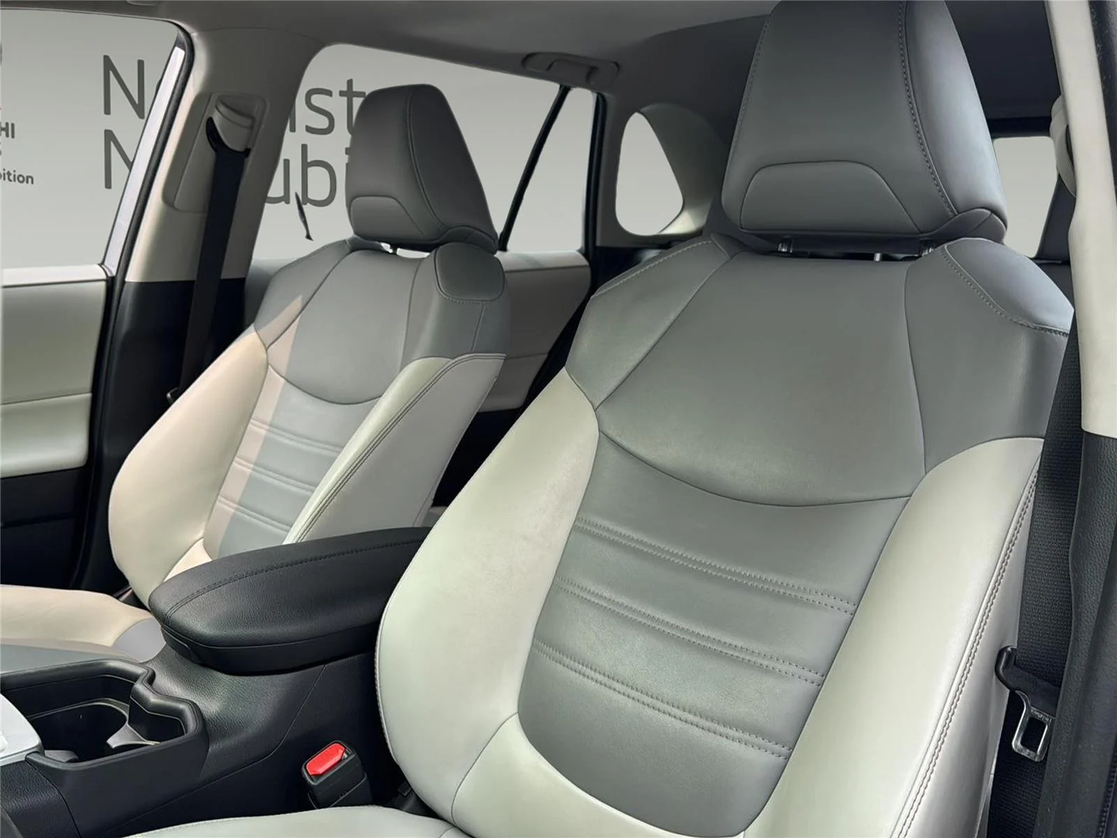 Used 2019 Silver Sky Metallic Toyota XLE Premium image 18