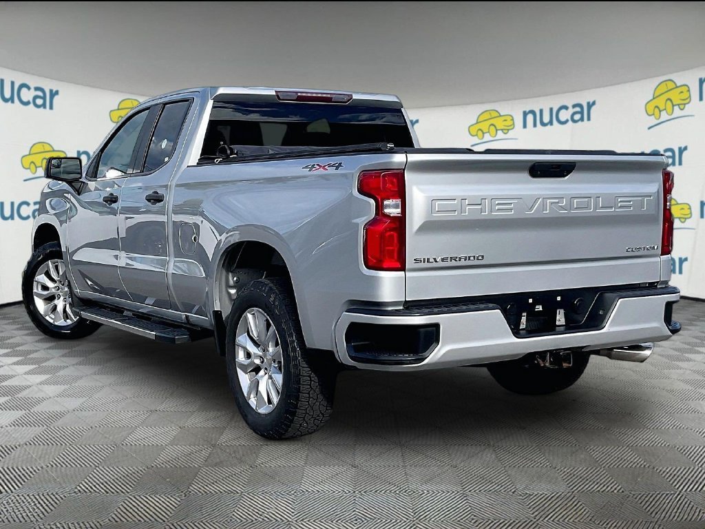 Used 2021 Silver Chevrolet Custom image 4