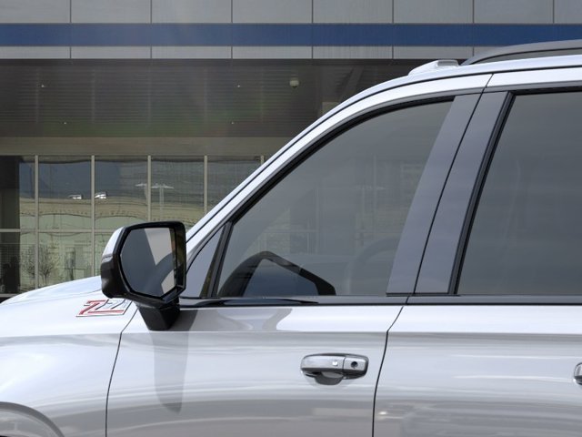 2027 Chevrolet Suburban Z71 - Photo 12