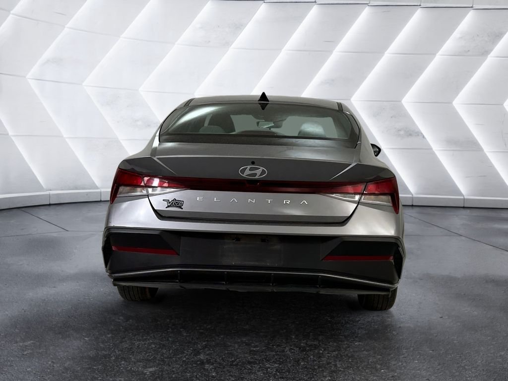 Used 2024 Silver Hyundai SEL image 5