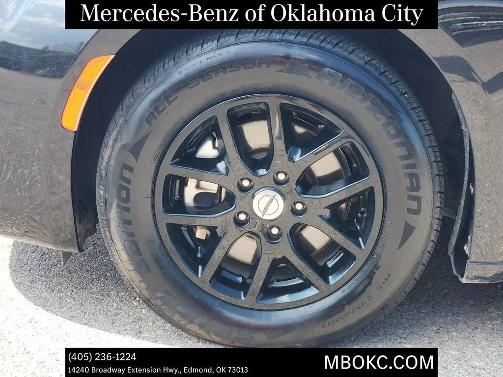 Used 2022 Brilliant Black Crystal Pearlcoat Chrysler LX image 10