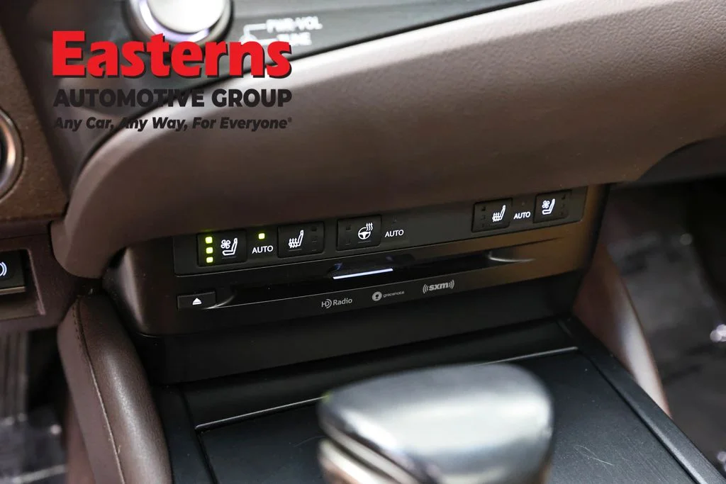 Used 2021 White Lexus 350 image 21