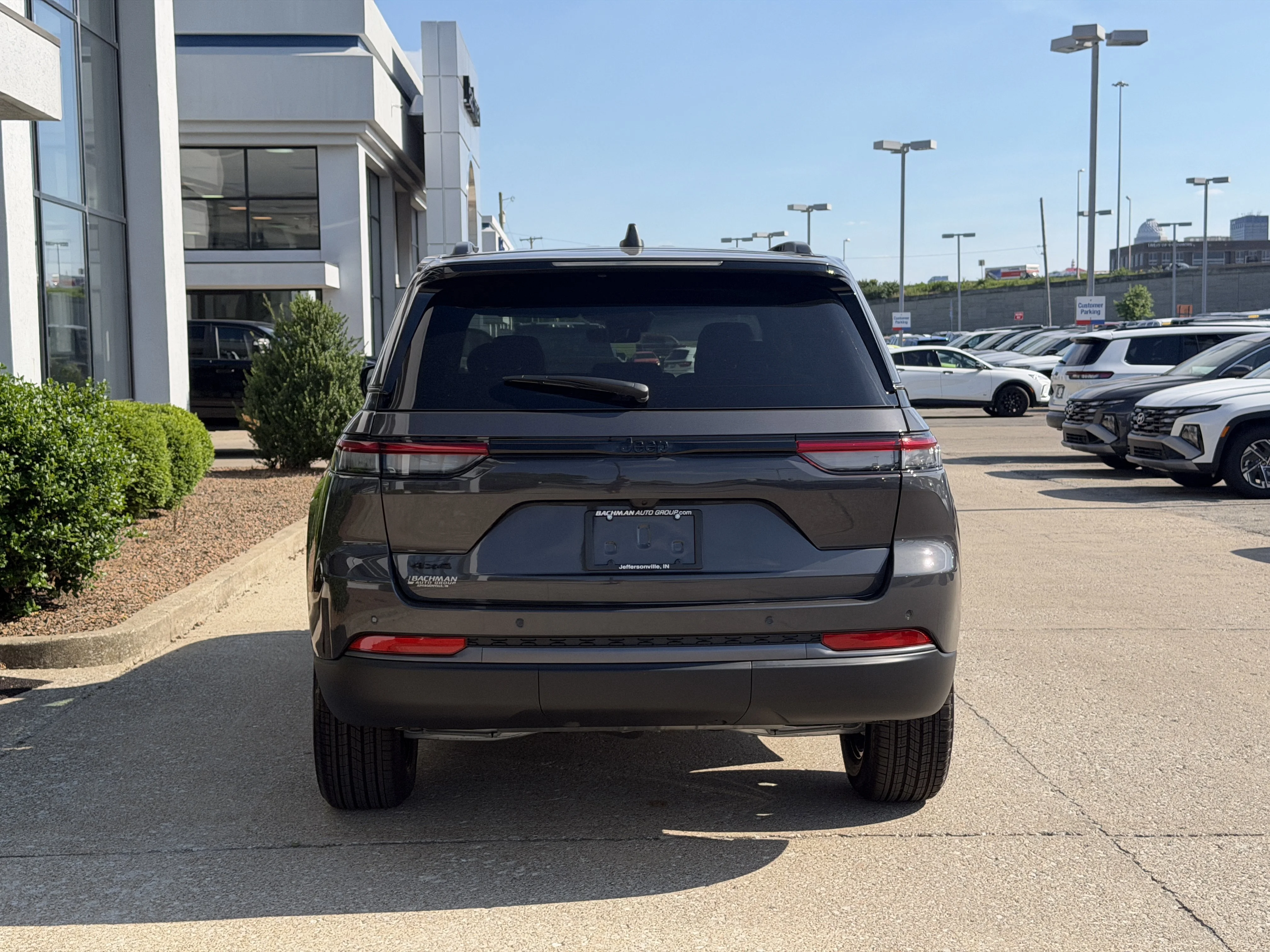 New 2026 Baltic Gray Metallic Clear-Coat Exterior Paint Jeep Altitude image 5