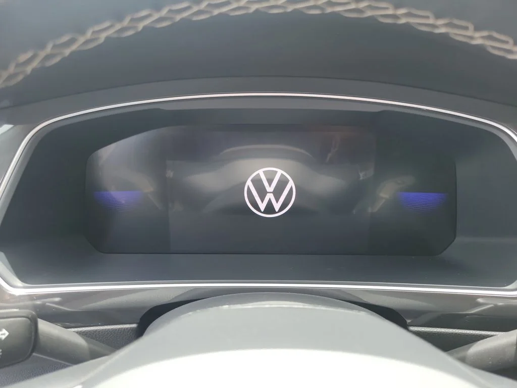 Used 2024  Volkswagen 2.0T SE image 21