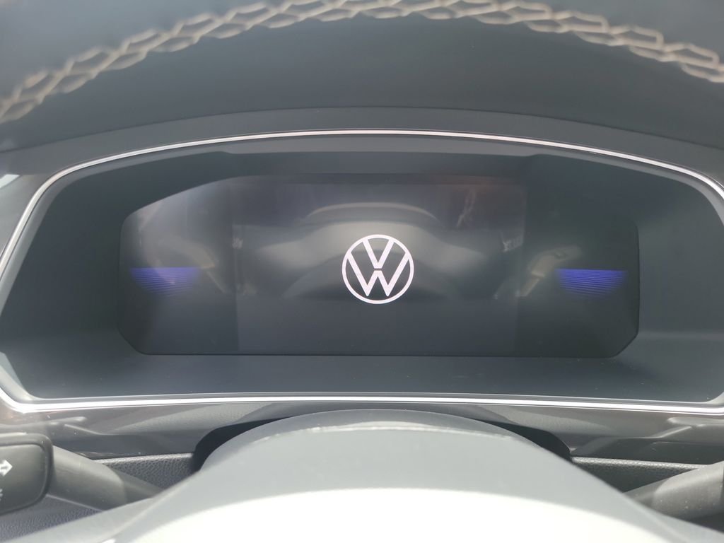 Certified Used 2024  Volkswagen 2.0T SE image 21
