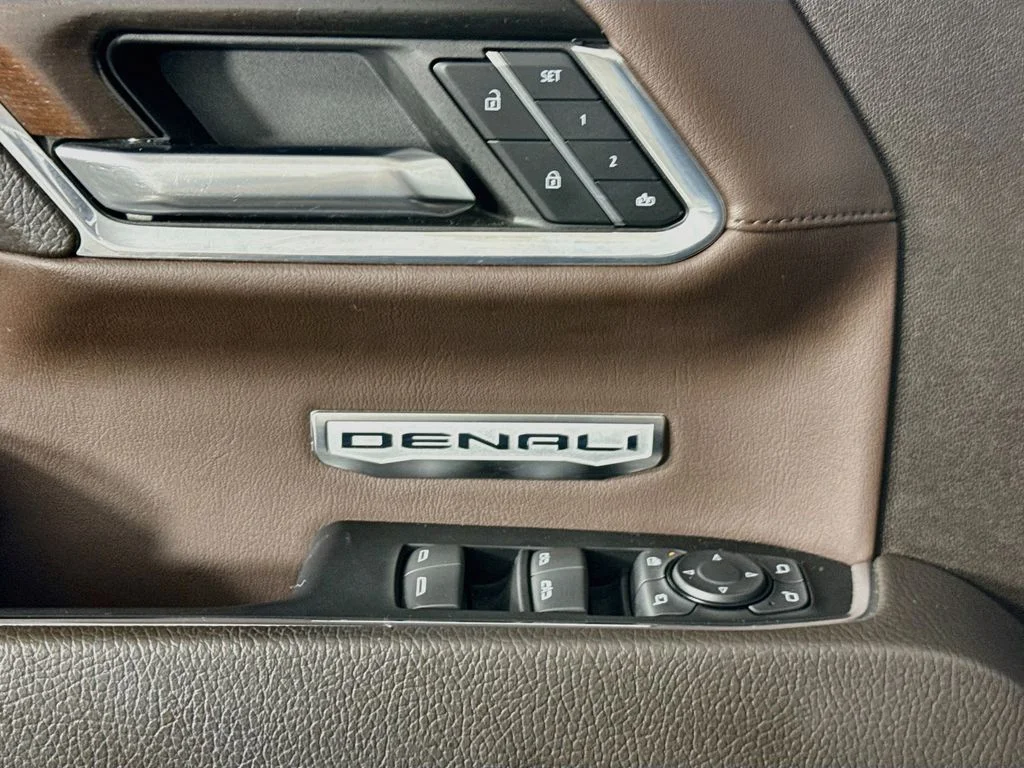 Used 2024 White GMC Denali image 21