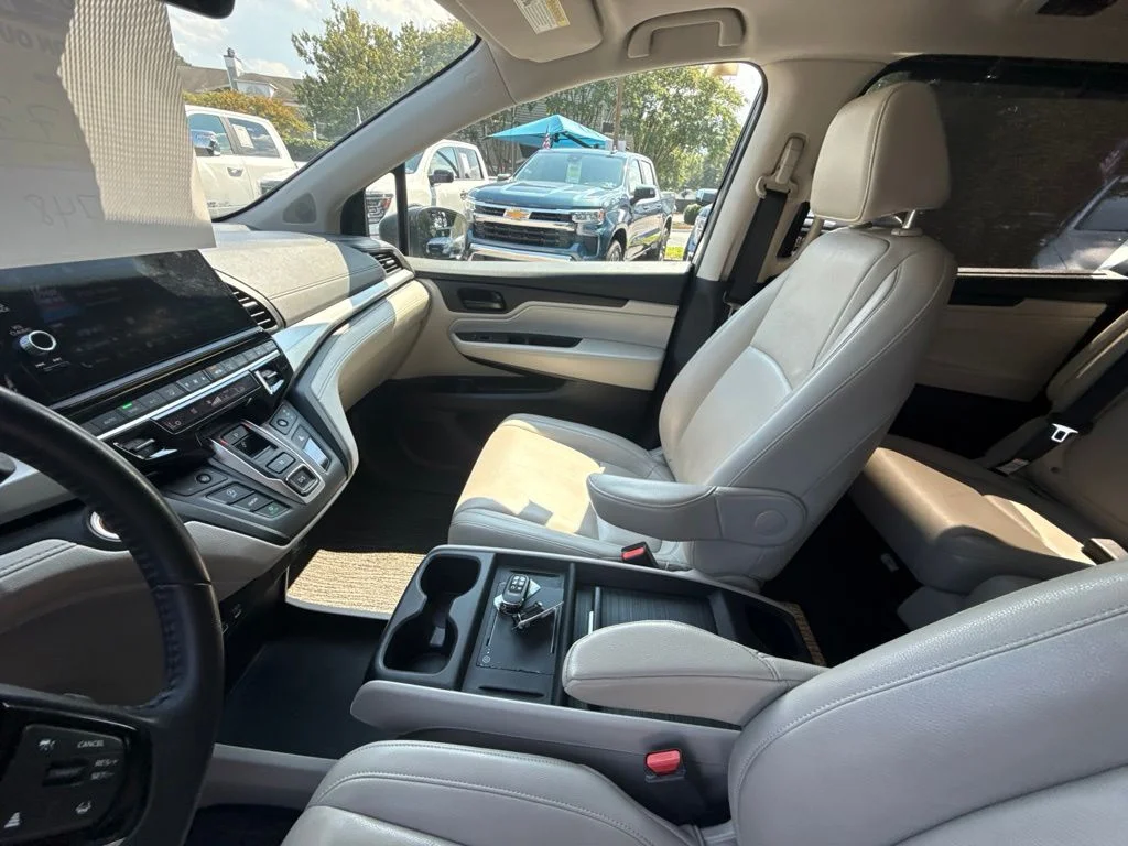 Used 2025 Silver Honda EX-L image 16