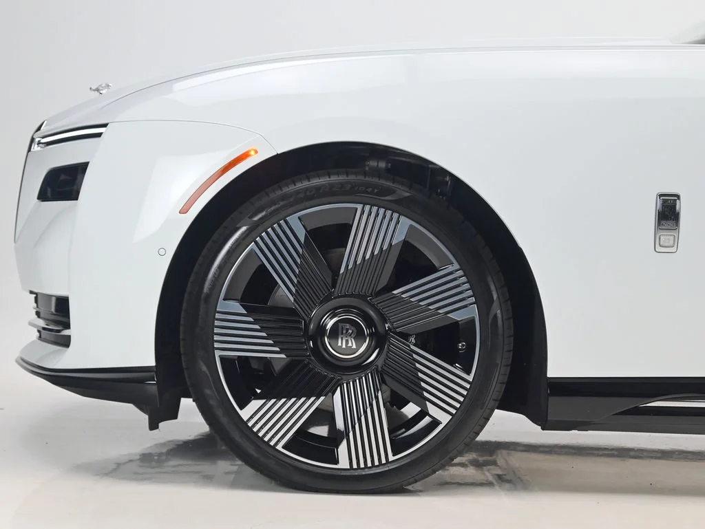 Certified Used 2025 Arctic White Rolls-Royce  image 28