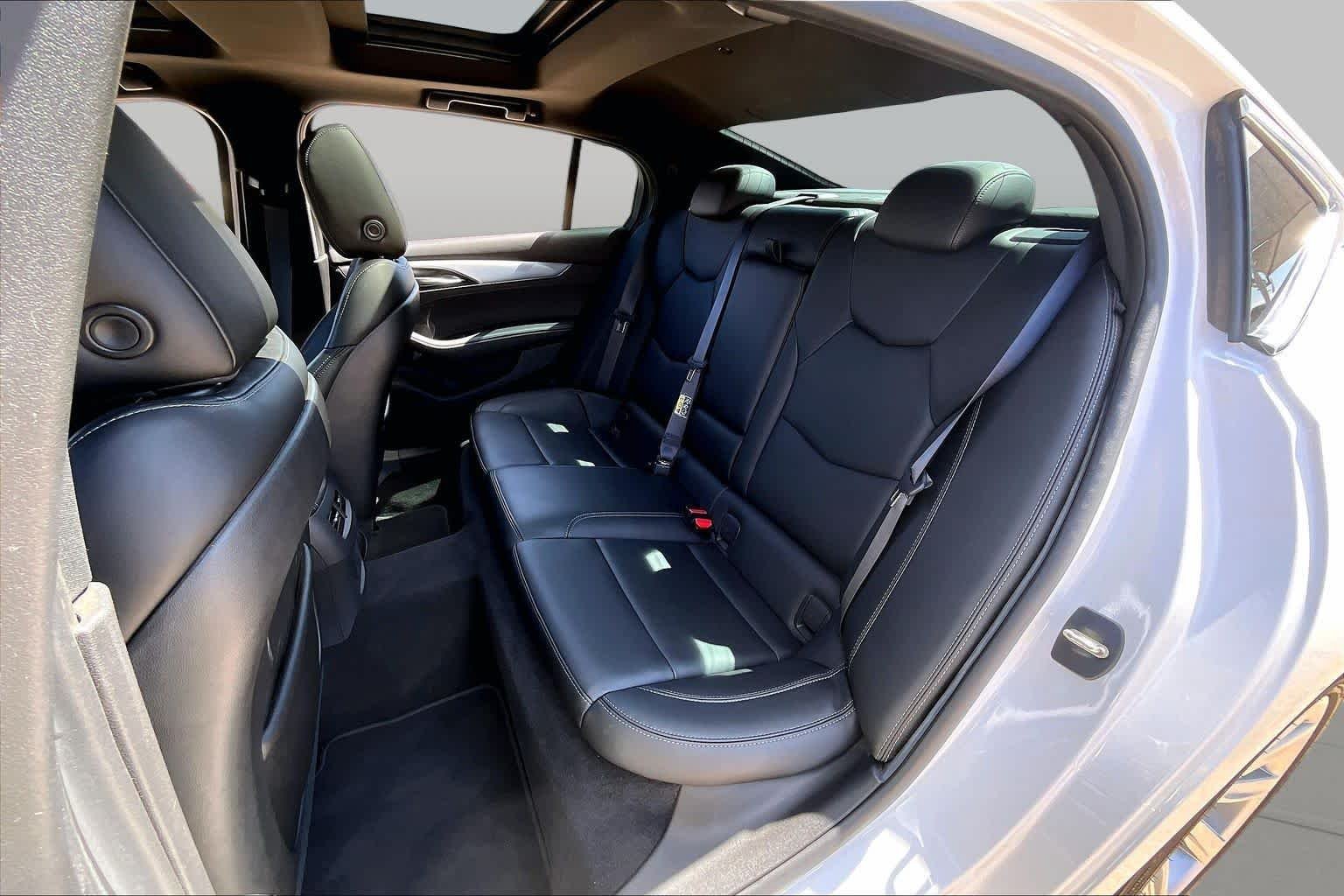 Used 2022 Crystal White Tricoat Cadillac Luxury image 18